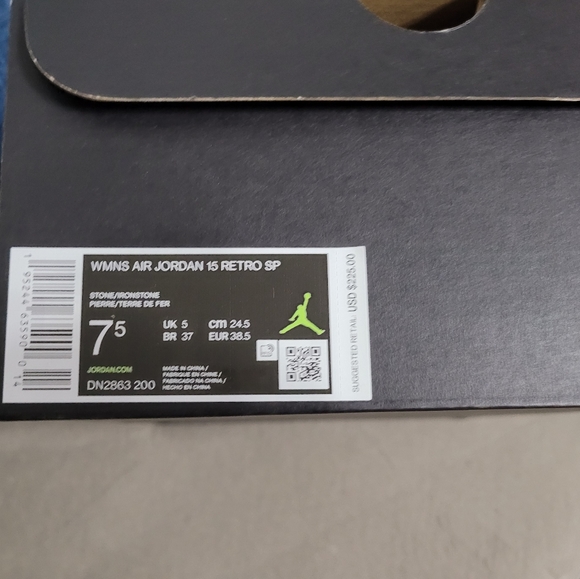 Nike Air Jordan 15 Billie Eilish - Picture 11 of 12